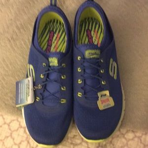 Sketchers memory foam sneakers